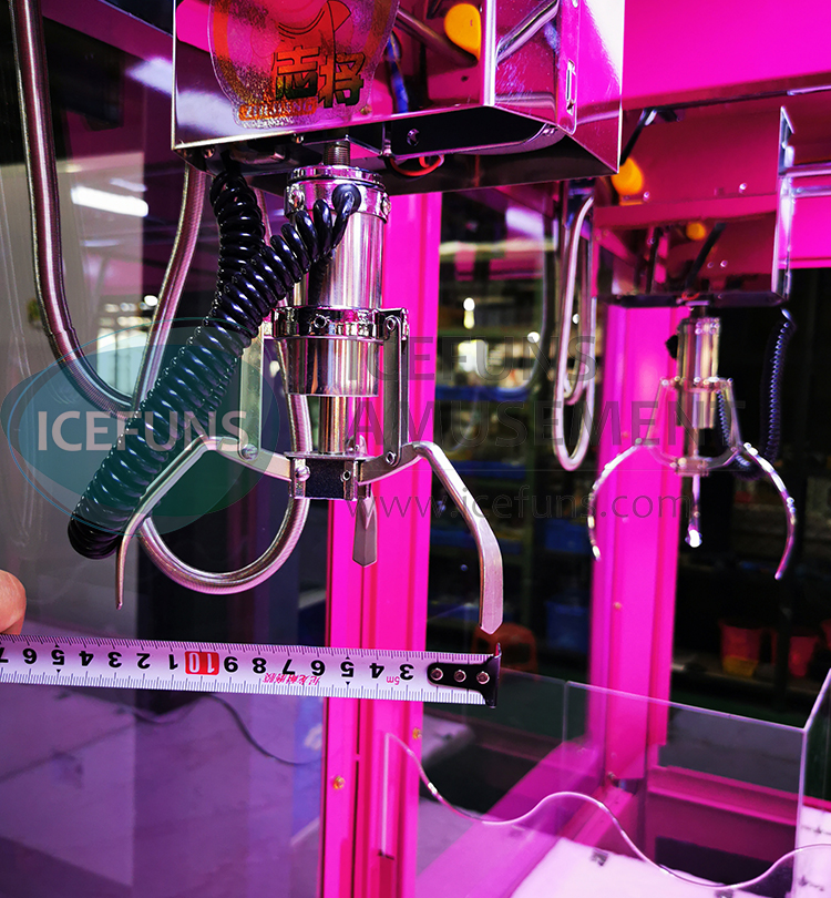 How to choose a good price crane game claw suitable for toy crane machine according to the gift