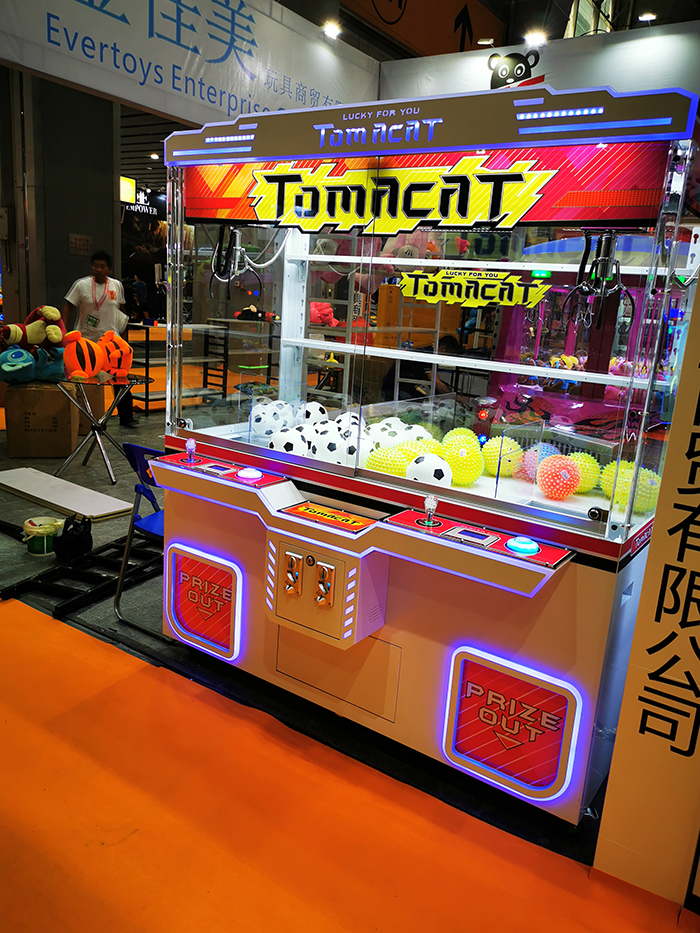 Tomat Small Crane Toy Catcher Machine