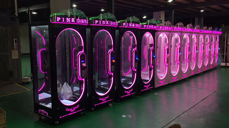 pink date prize machine
