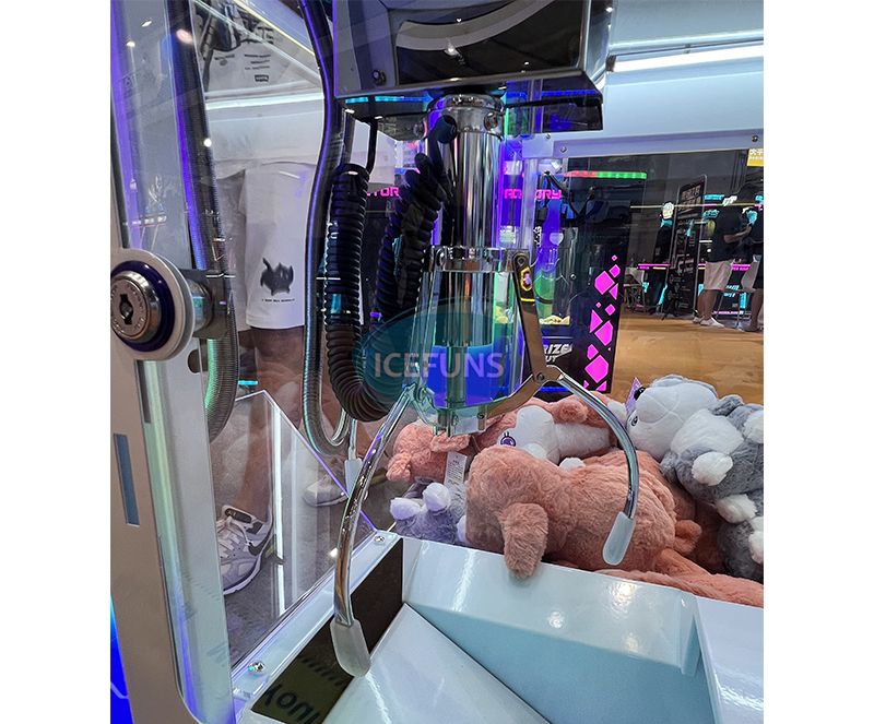 ICEFUNS CUBE FACTORY II White Single Player Claw Machine with LED Lights Arcade Prize Game for Shopping Malls and Entertainment Centers